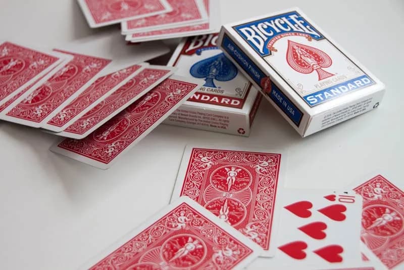 Kartentricks lernen – Symbolbild mit Spielkarten