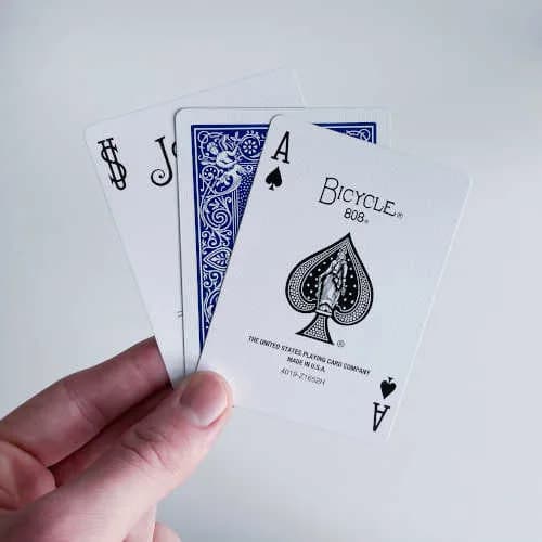 Three Card Monte mit drei Karten
