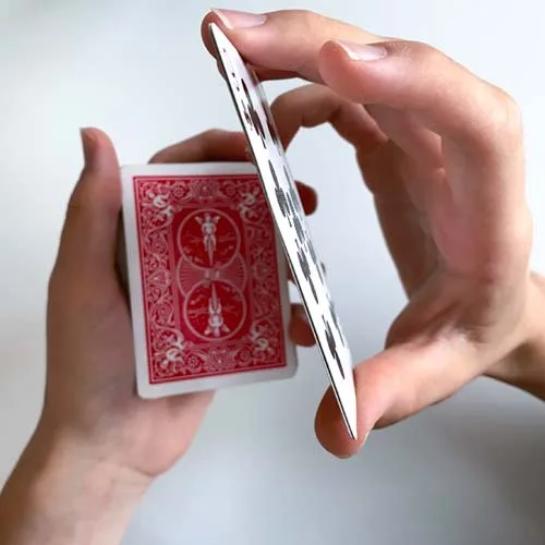 Double Lift: Zwei Karten werden als eine umgedreht, der Zuschauer sieht seine Karte oben liegen